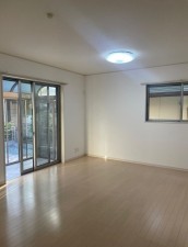 川西市水明台、中古一戸建ての居間画像です