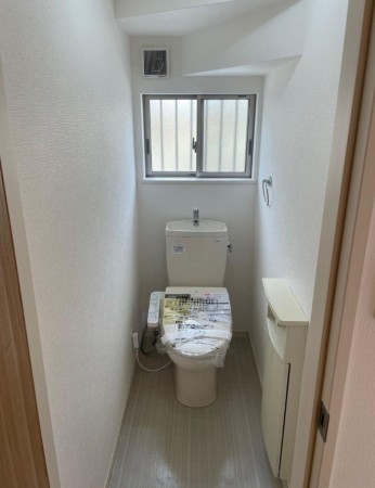 川西市水明台、中古一戸建てのトイレ画像です