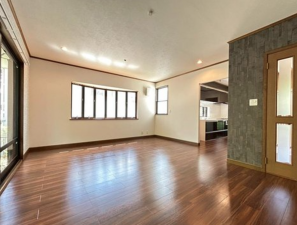 川西市大和、中古一戸建ての居間画像です