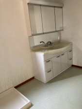 川西市清和台、中古一戸建ての洗面画像です