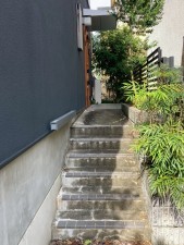 川西市清和台、中古一戸建ての玄関画像です