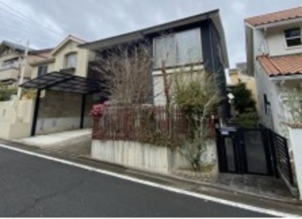 川西市清和台、中古一戸建ての外観画像です