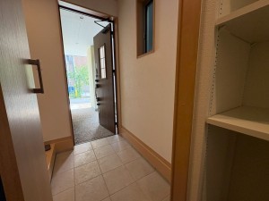川西市丸の内町、新築一戸建ての玄関画像です