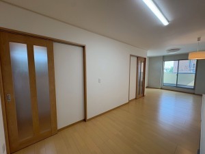 川西市丸の内町、新築一戸建ての居間画像です