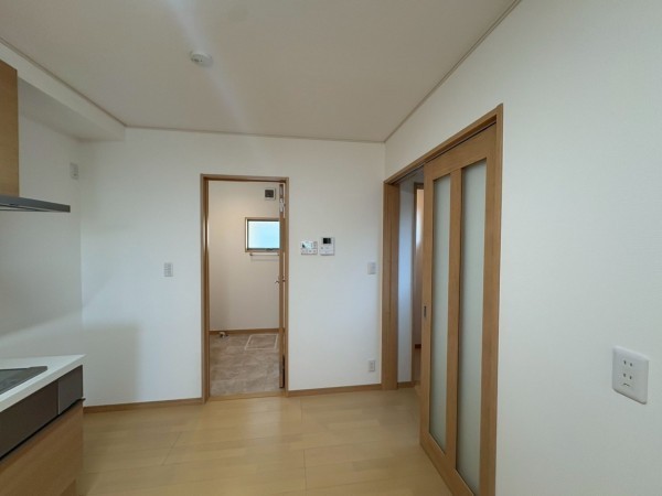 川西市丸の内町、新築一戸建ての居間画像です