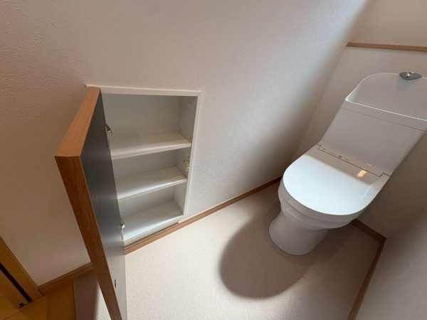 川西市丸の内町、新築一戸建てのトイレ画像です