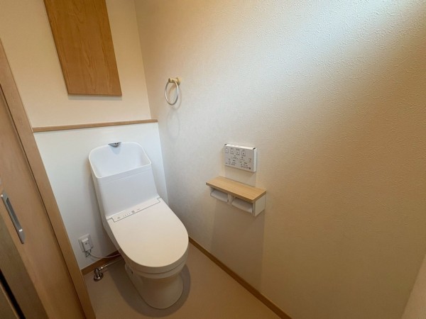 川西市丸の内町、新築一戸建てのトイレ画像です