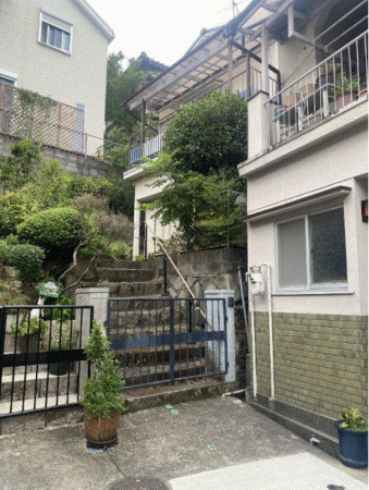 川西市霞ケ丘、中古一戸建ての外観画像です