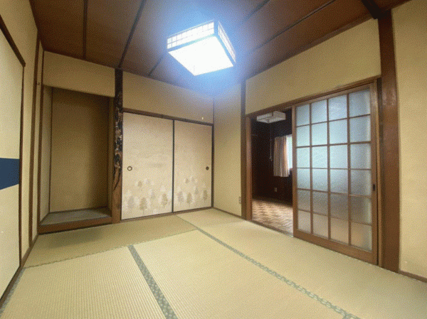 川西市霞ケ丘、中古一戸建ての寝室画像です