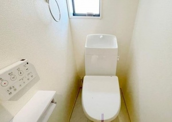 川西市清和台、新築一戸建てのトイレ画像です