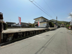 川西市清和台、土地の前面道路を含む現地写真画像です