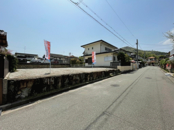 川西市清和台、土地の前面道路を含む現地写真画像です