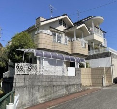 川西市多田院、中古一戸建ての外観画像です
