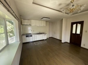 川西市多田院、中古一戸建ての居間画像です