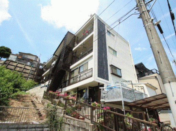 川西市南花屋敷、マンションの外観画像です