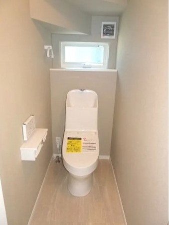 川西市笹部、新築一戸建てのトイレ画像です