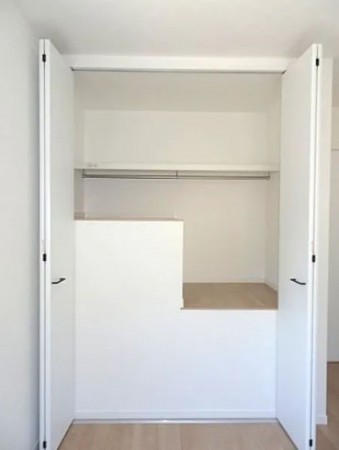 川西市笹部、新築一戸建ての収納画像です