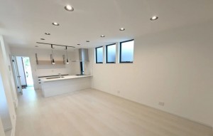 川西市笹部、新築一戸建ての居間画像です