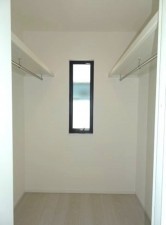 川西市笹部、新築一戸建ての収納画像です