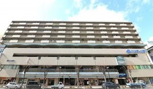 川西市栄町、マンションの外観画像です
