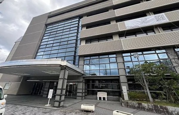 川西市栄町、マンションの役所画像です