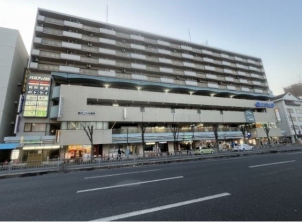 川西市栄町、マンションの外観画像です