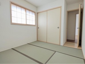 川西市水明台、中古一戸建ての居間画像です