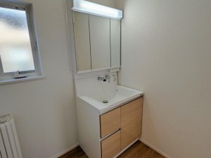 川西市水明台、中古一戸建ての洗面画像です
