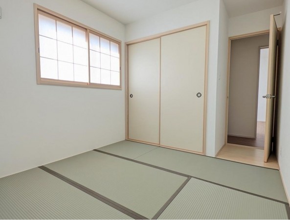 川西市水明台、中古一戸建ての居間画像です