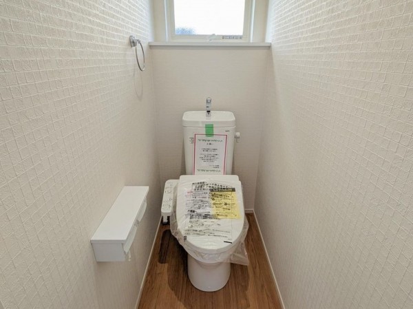 川西市水明台、中古一戸建てのトイレ画像です