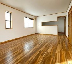 川西市丸山台、中古一戸建ての居間画像です