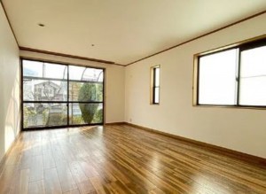 川西市丸山台、中古一戸建ての居間画像です