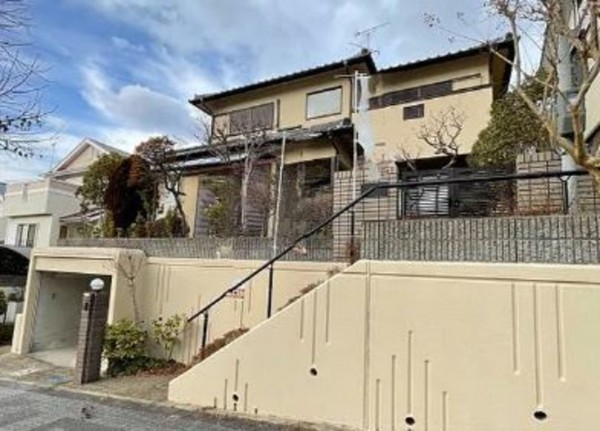 川西市丸山台、中古一戸建ての外観画像です