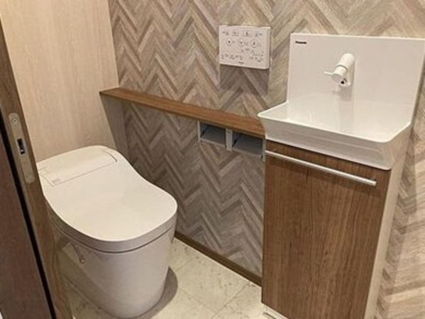 川西市緑台、新築一戸建てのトイレ画像です