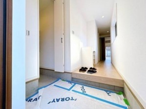 川西市久代、新築一戸建ての玄関画像です
