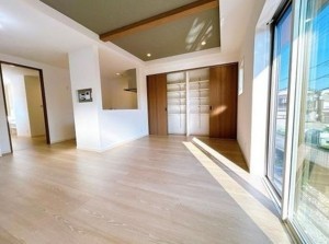 川西市久代、新築一戸建ての居間画像です