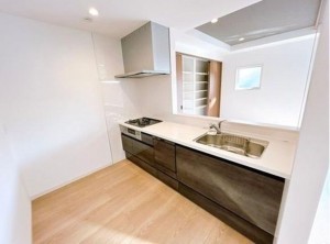 川西市久代、新築一戸建てのキッチン画像です