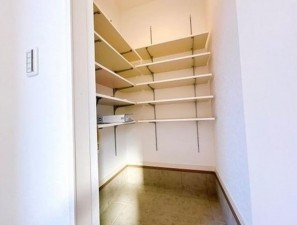 川西市久代、新築一戸建ての収納画像です
