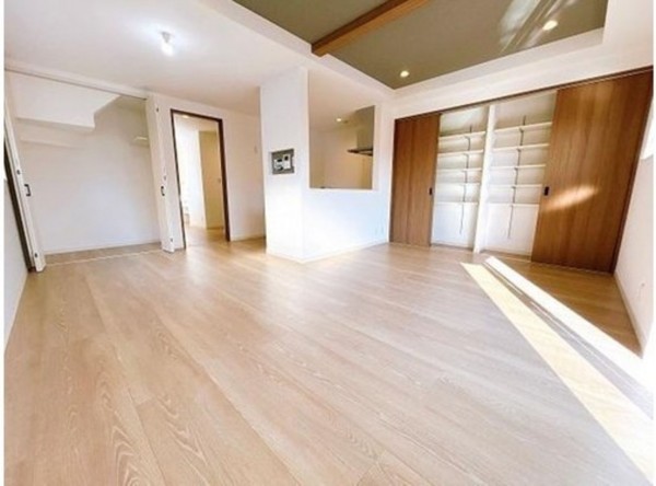 川西市久代、新築一戸建ての居間画像です