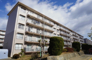 川西市清和台、マンションの外観画像です