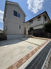 川西市緑が丘、中古一戸建ての外観画像です