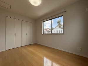 川西市緑が丘、中古一戸建ての寝室画像です