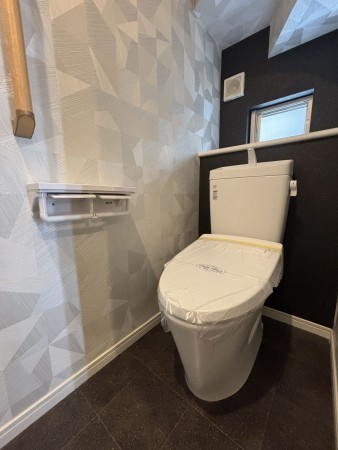 川西市緑が丘、中古一戸建てのトイレ画像です