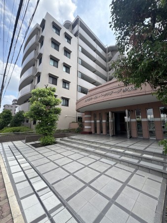 川西市久代、マンションの外観画像です