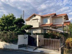 川西市丸山台、中古一戸建ての外観画像です