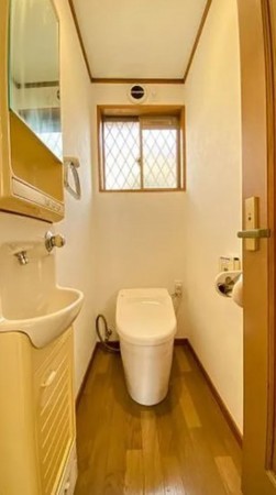 川西市丸山台、中古一戸建てのトイレ画像です