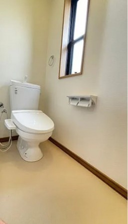 川西市丸山台、中古一戸建てのトイレ画像です