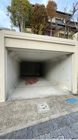 川西市丸山台、中古一戸建ての駐車場画像です