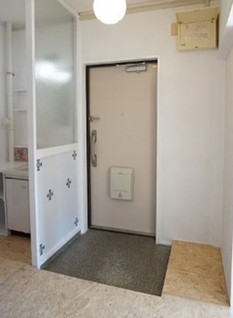 川西市清和台、マンションの玄関画像です