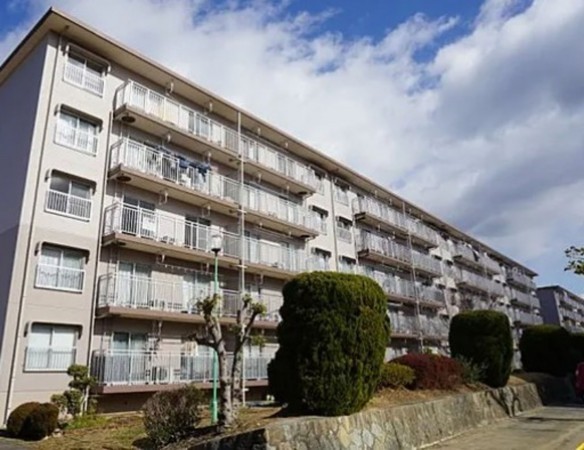 川西市清和台、マンションの外観画像です